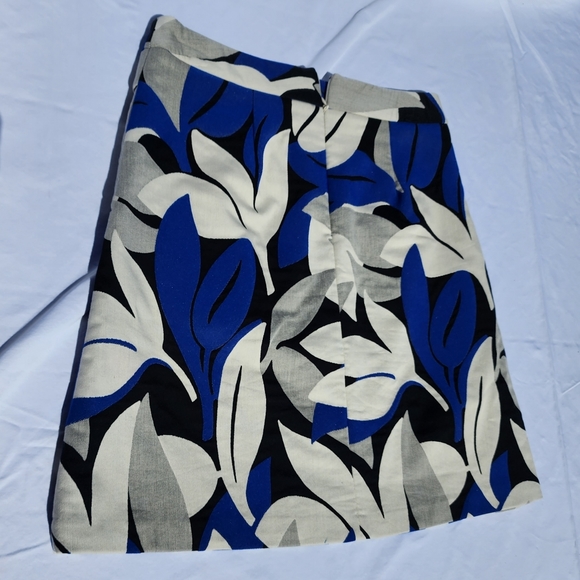 J McLaughlin Cobalt Blue Black Cream Leaf Floral Print a-line Skirt Size 2 - Picture 2 of 8